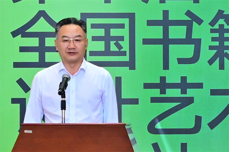 廣西壯族自治區黨委宣傳部副部長(cháng)、廣西壯族自治區新聞出版局（自治區版權局）局長(cháng)王曉華宣布展覽開(kāi)幕.jpg
