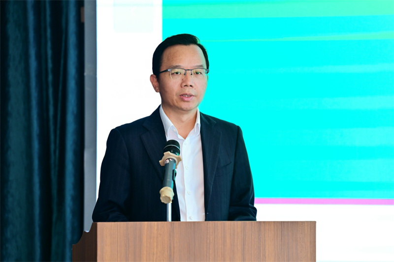 集團公司黨委副書(shū)記、總編輯湯文輝在論壇上致辭.jpg